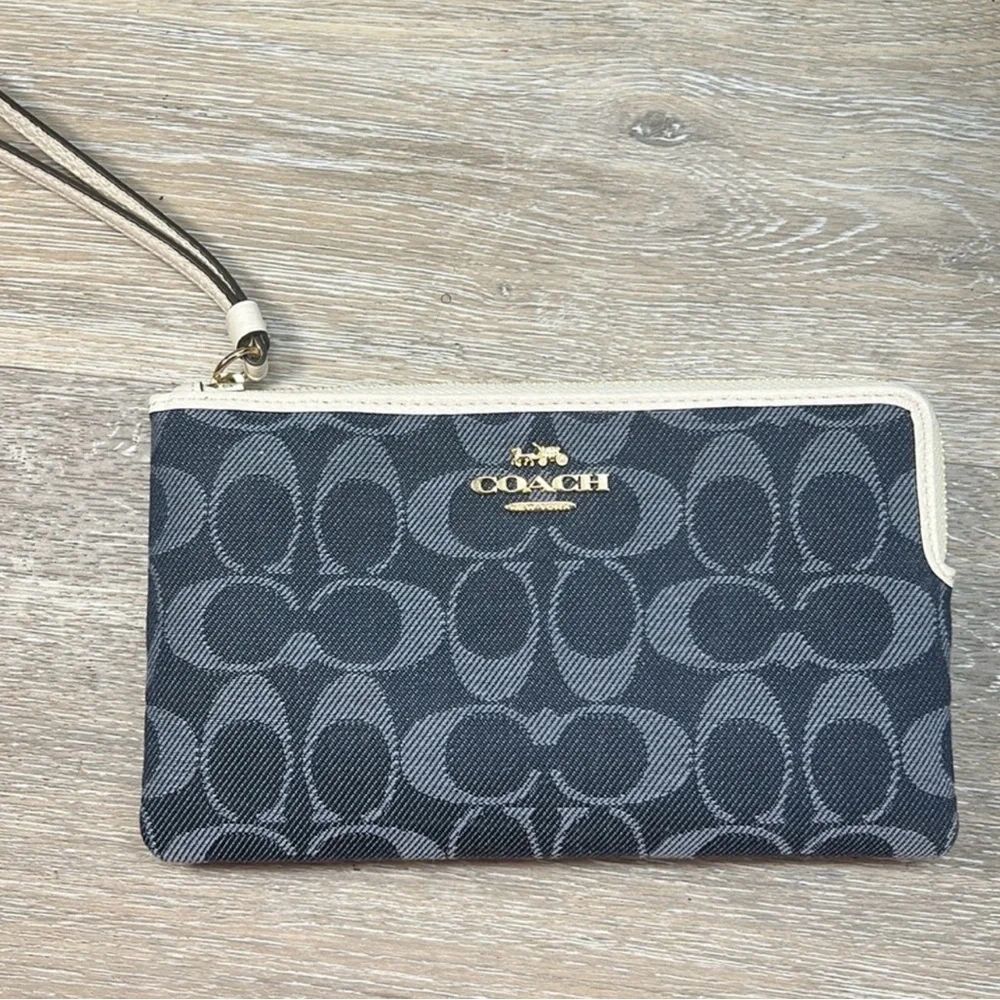 COACH C2823 TALL DEMPSEY CARRYALL SIGNATURE C WITH COACH PATCH & WRISTLET! - Picture 15 of 16